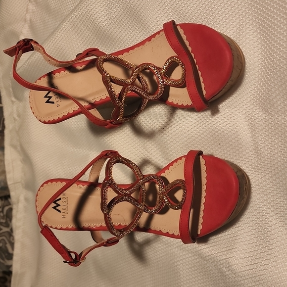 Red Wed sandals - Picture 3 of 3